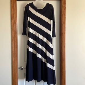 Ann Taylor navy and white lightweight sweater dress size M